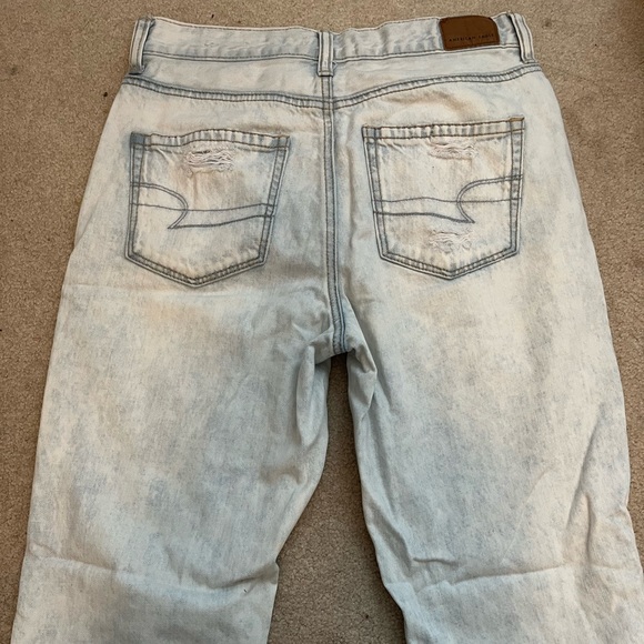 New American Eagle Distressed Light Jeans - Picture 2 of 3